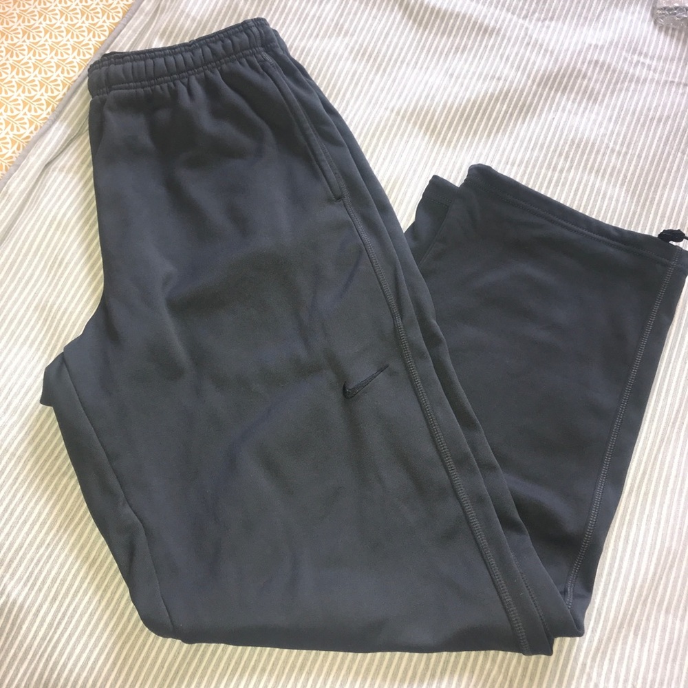 Men’s Therma Fit Nike Sweatpants size XL dark grey
